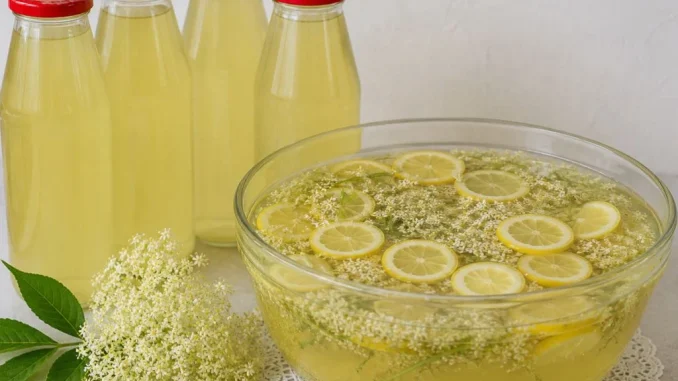 Jarabe casero llamado – fragante jugo de verano que se diluye con agua