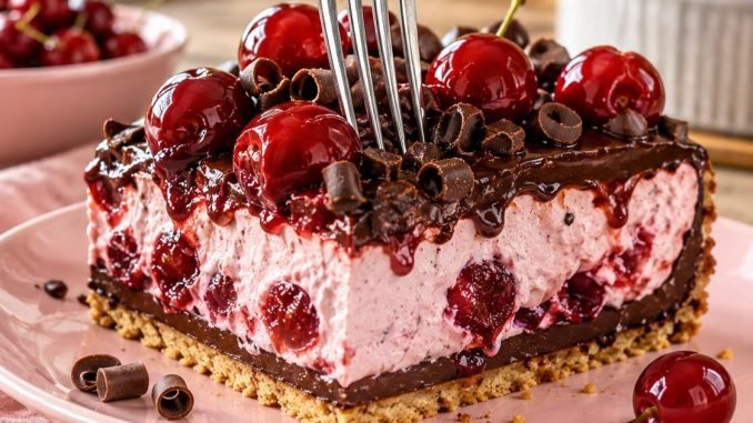 ¡PASTEL CON CEREZAS Y CHOCOLATE – se derrite en la boca en el primer bocado!