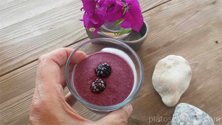 Helado de moras silvestres